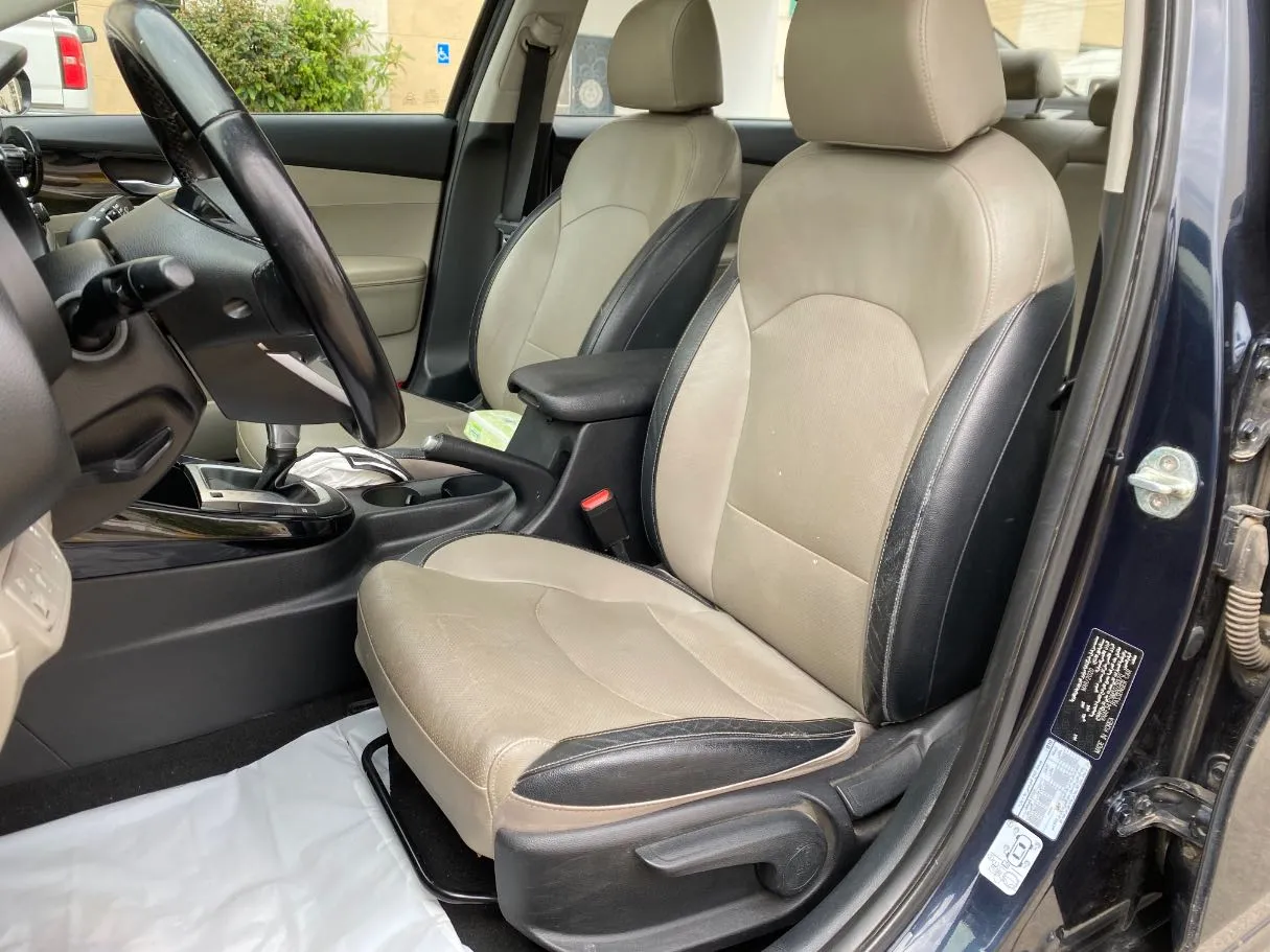 Car image 11