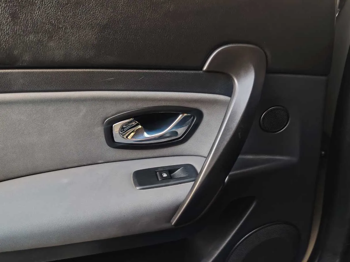 Car image 24