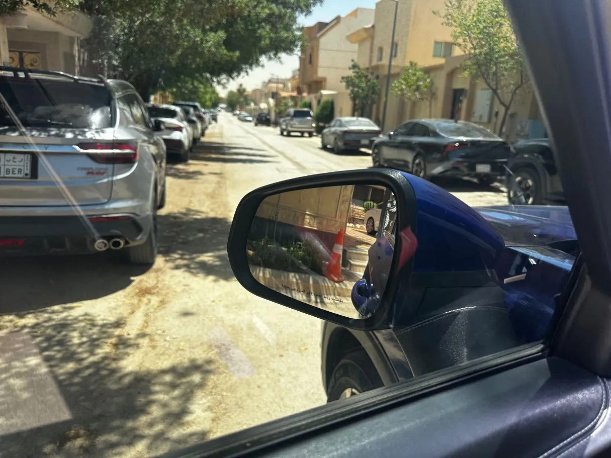 Car image 28