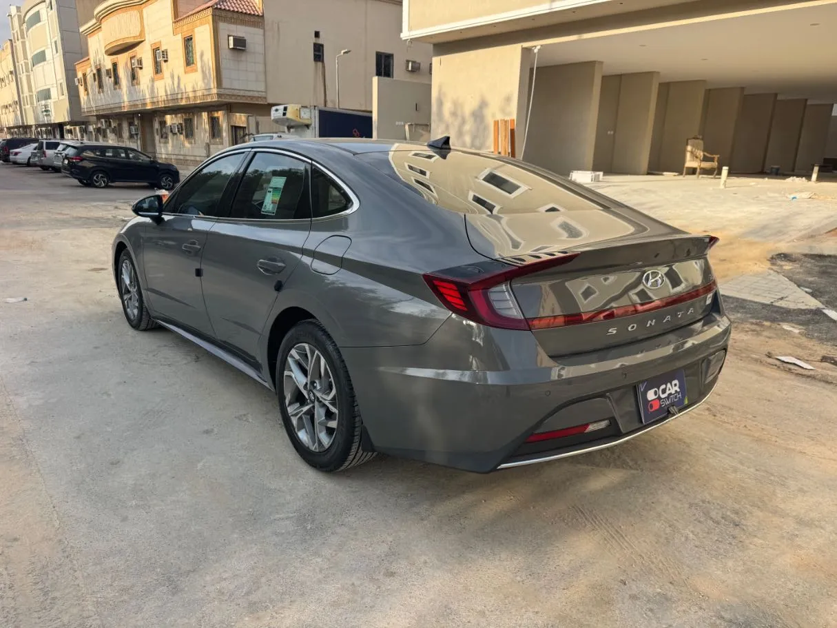 Car image 7