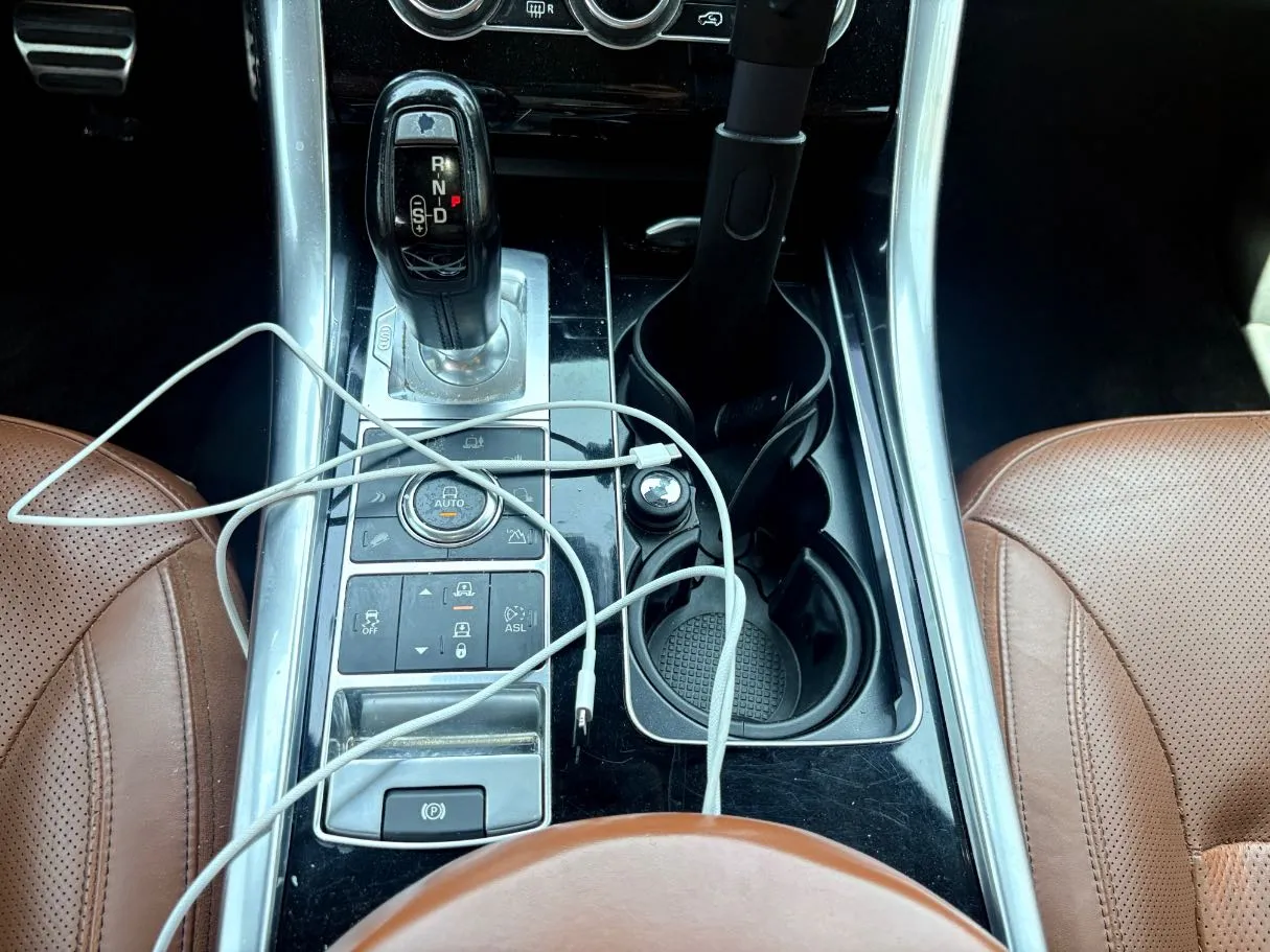 Car image 19