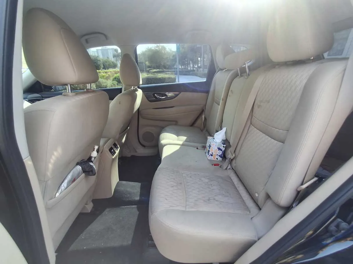Car image 13