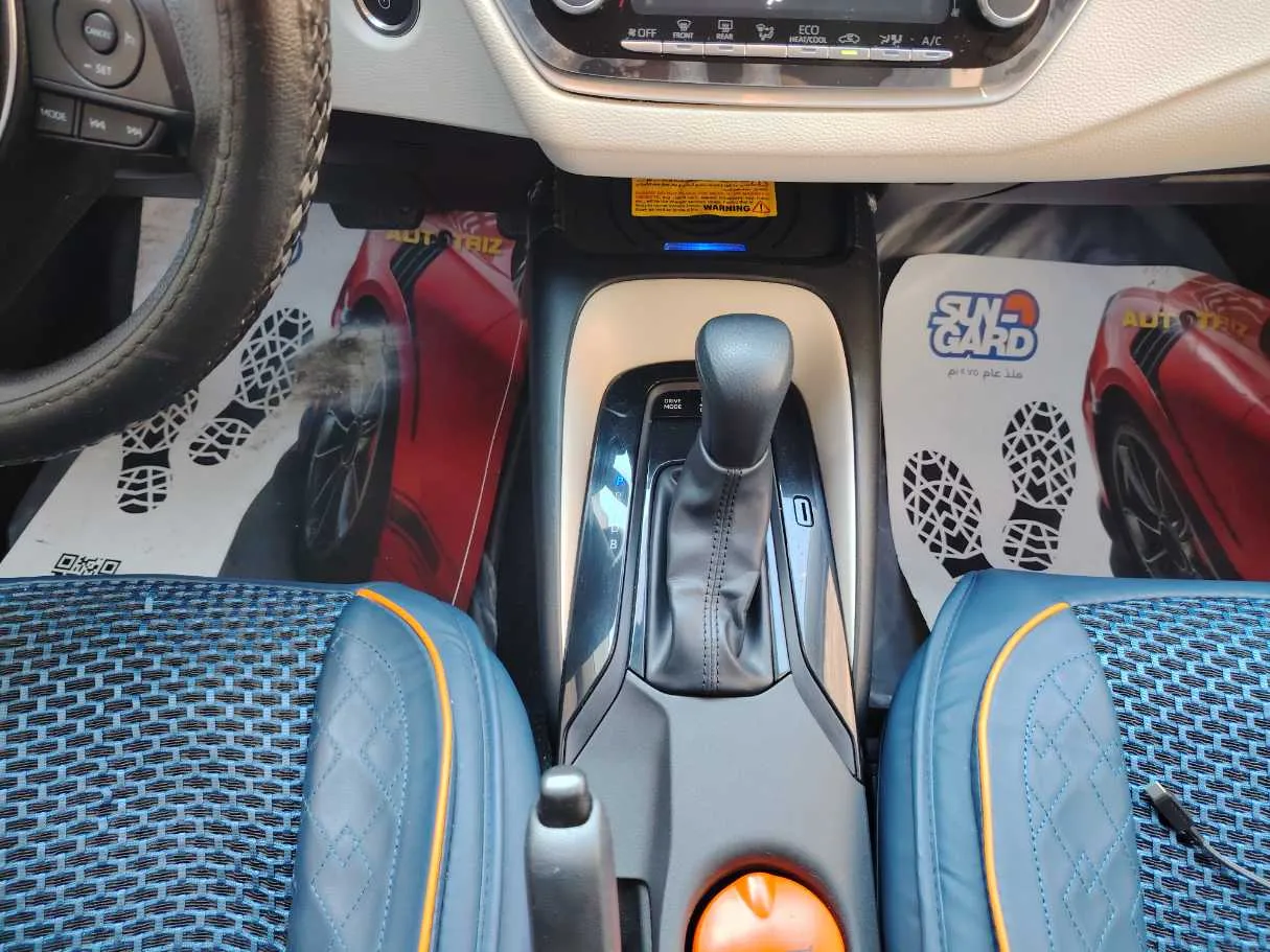 Car image 14