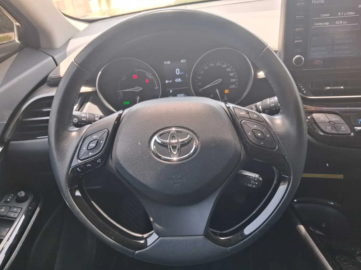 Car image 15
