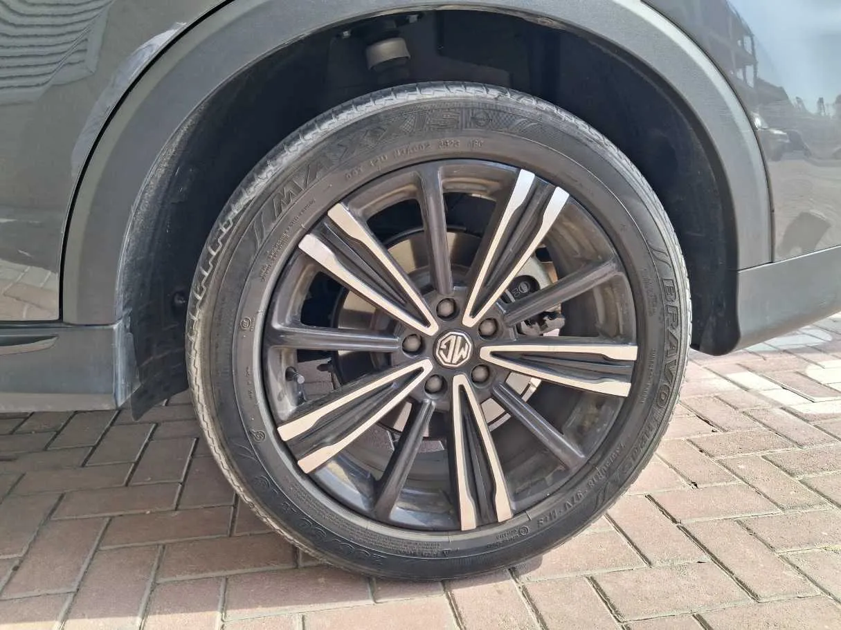Car image 6