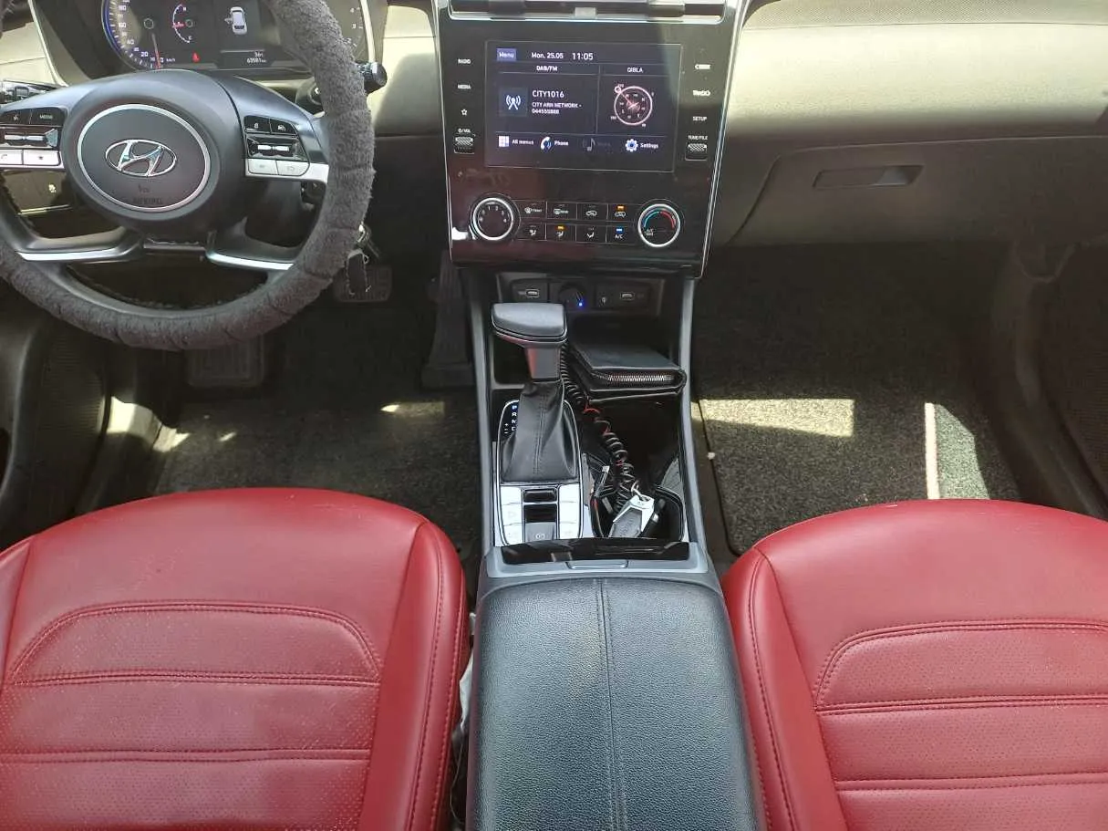 Car image 14