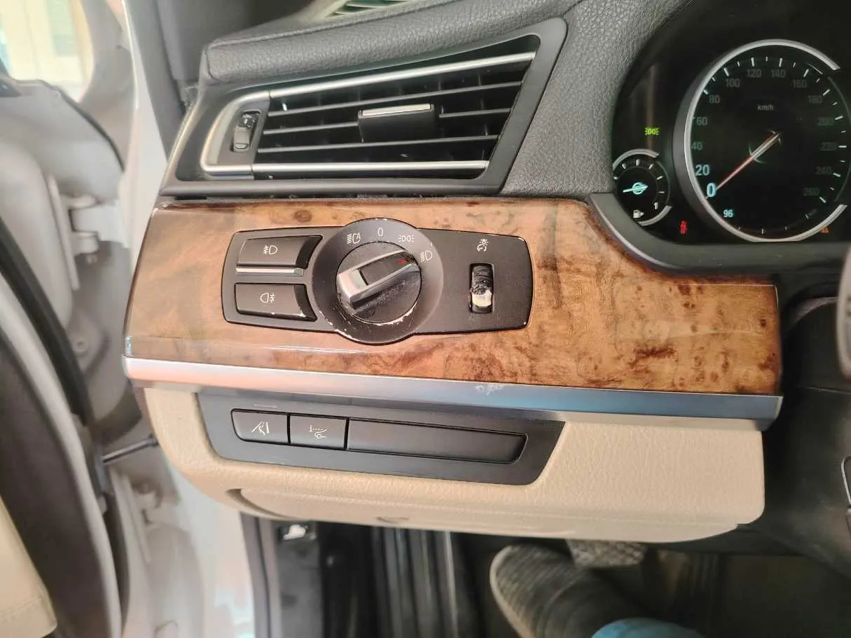 Car image 46