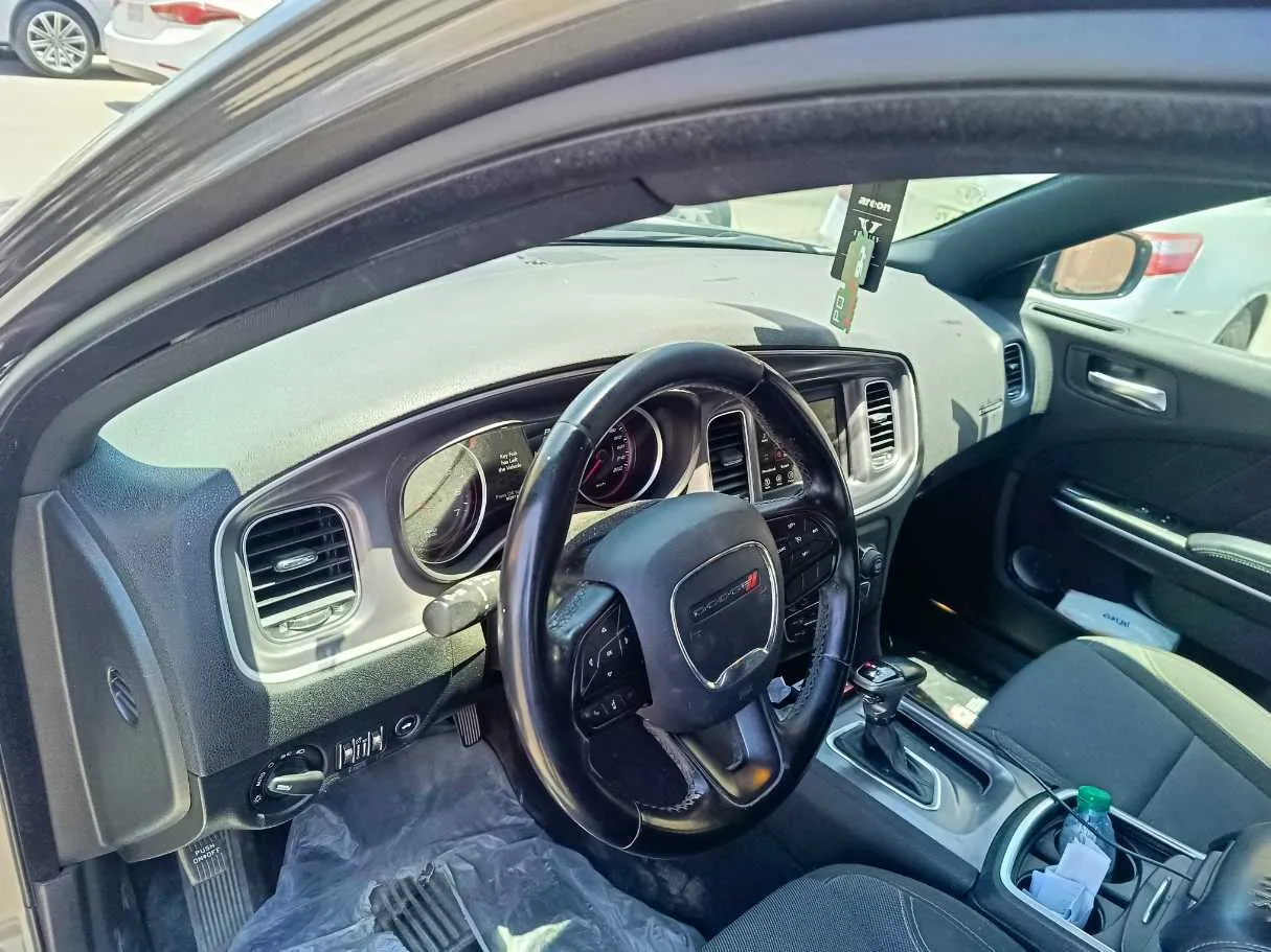 Car image 15
