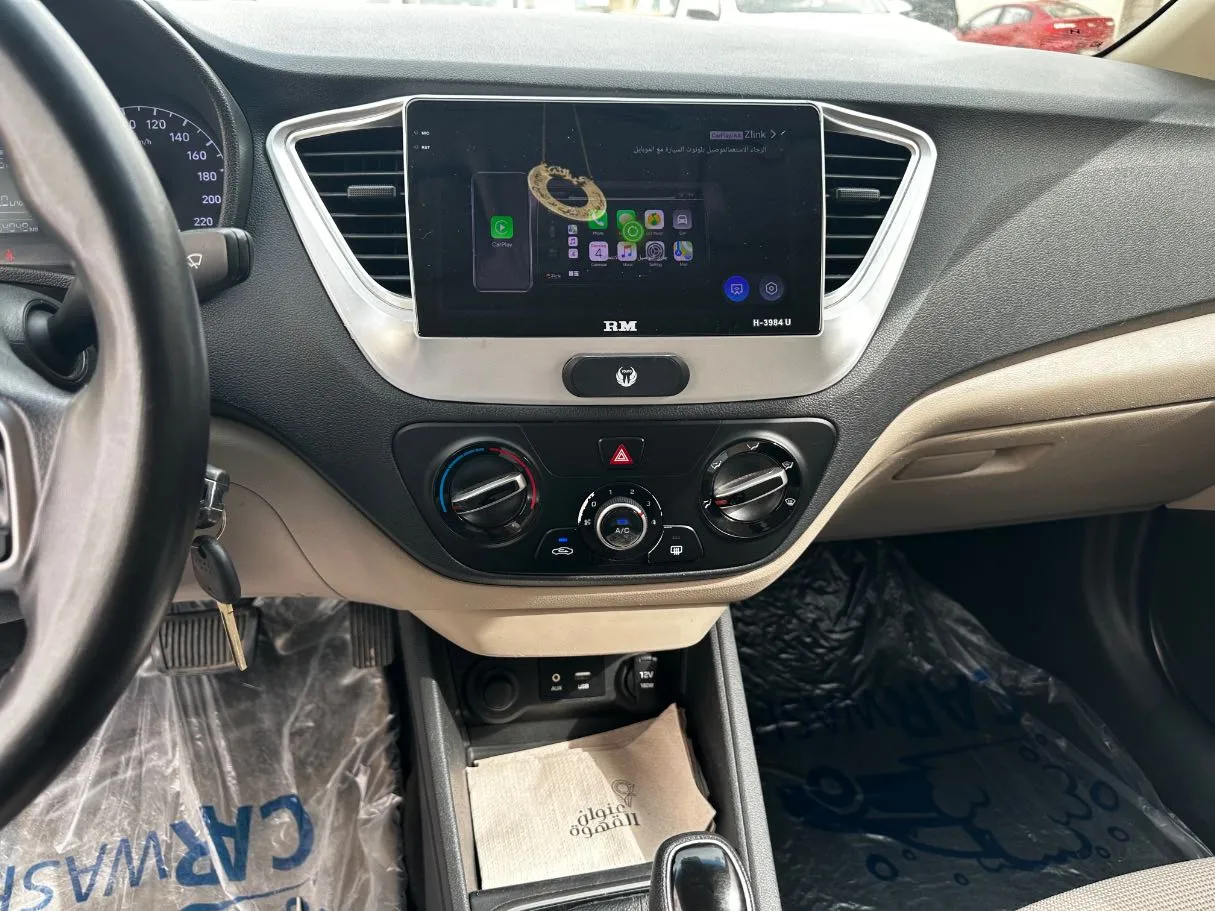 Car image 19