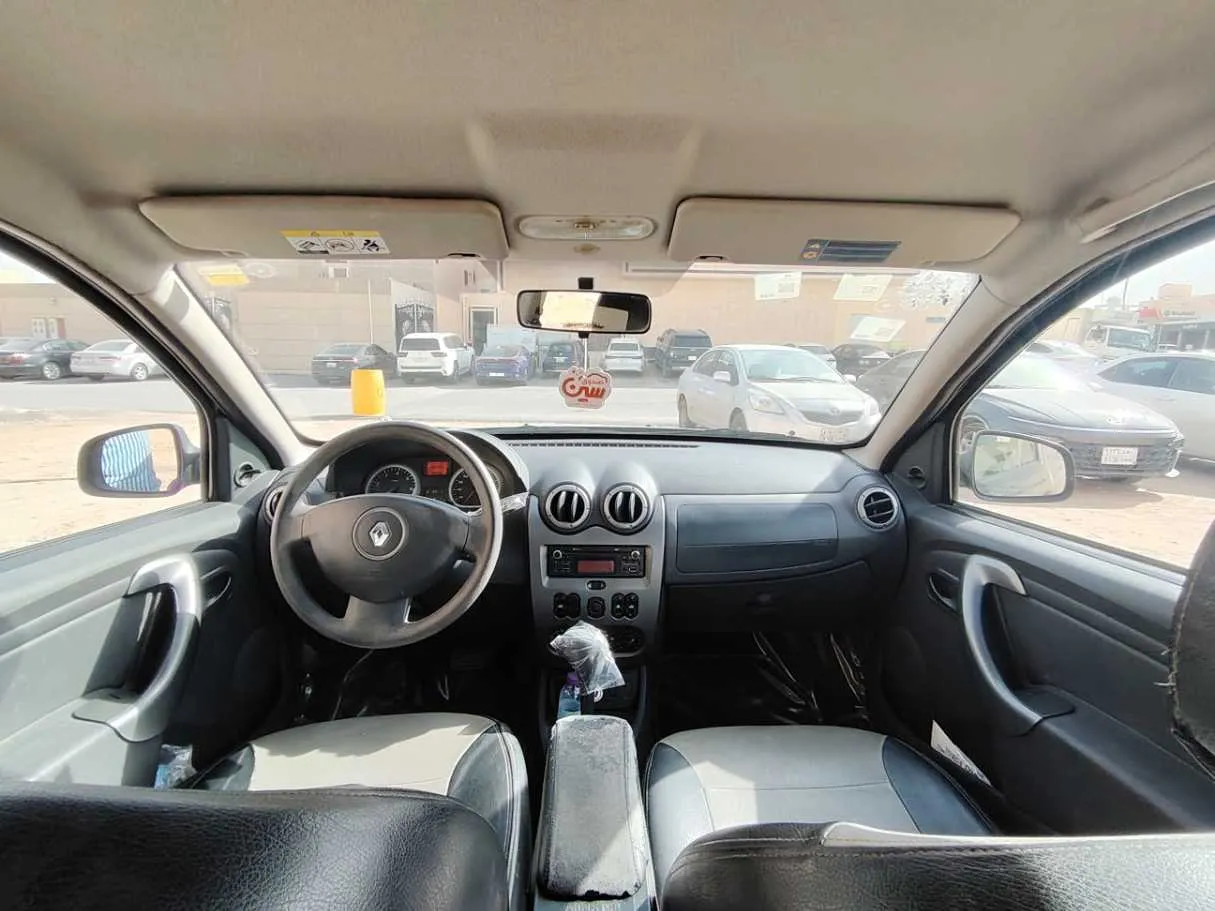 Car image 18