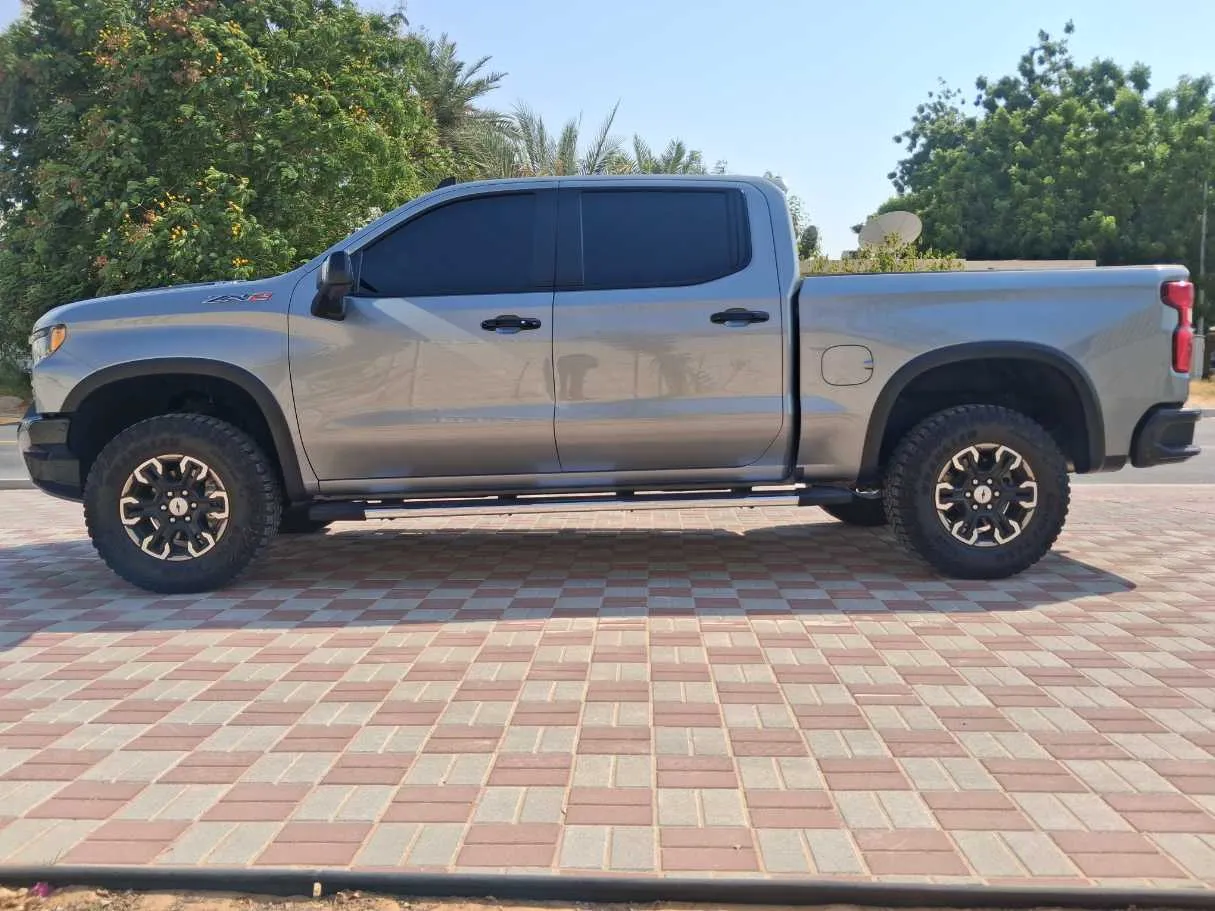 Car image 8