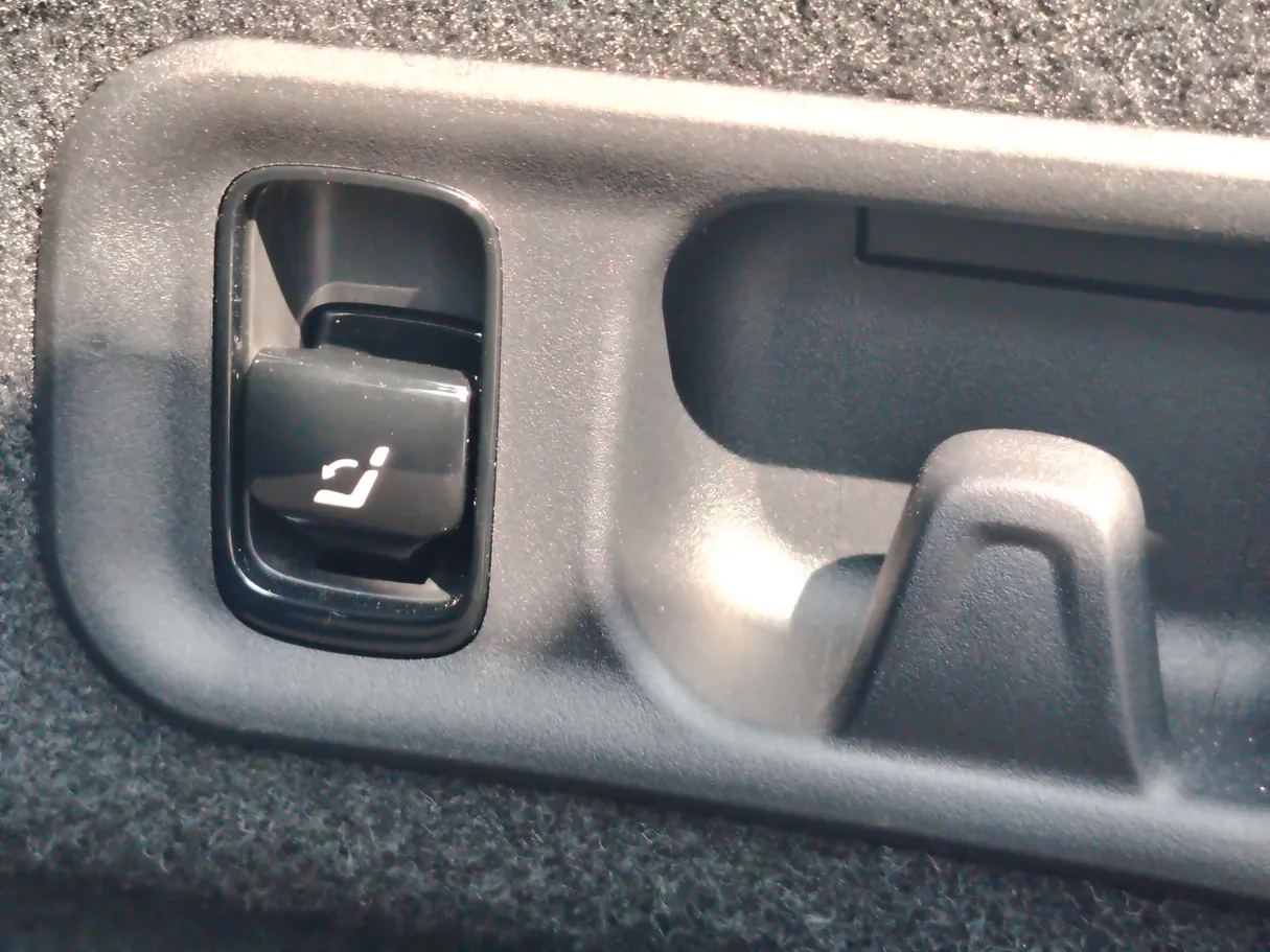 Car image 43