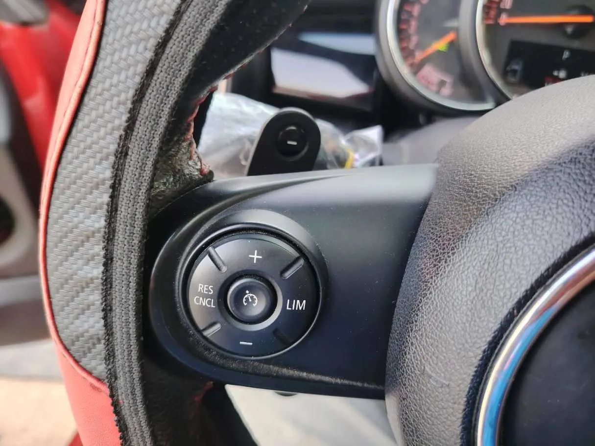 Car image 33