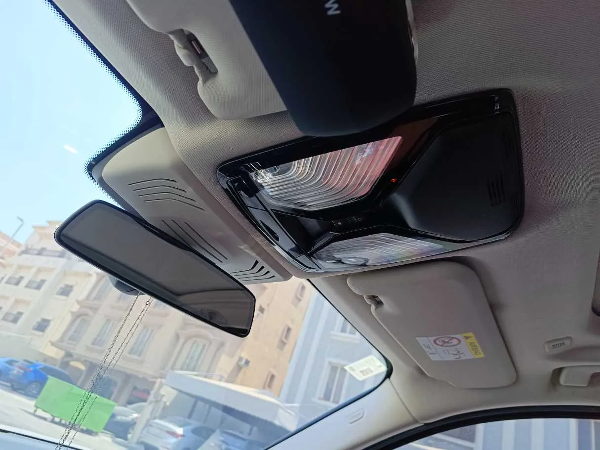 Car image 37