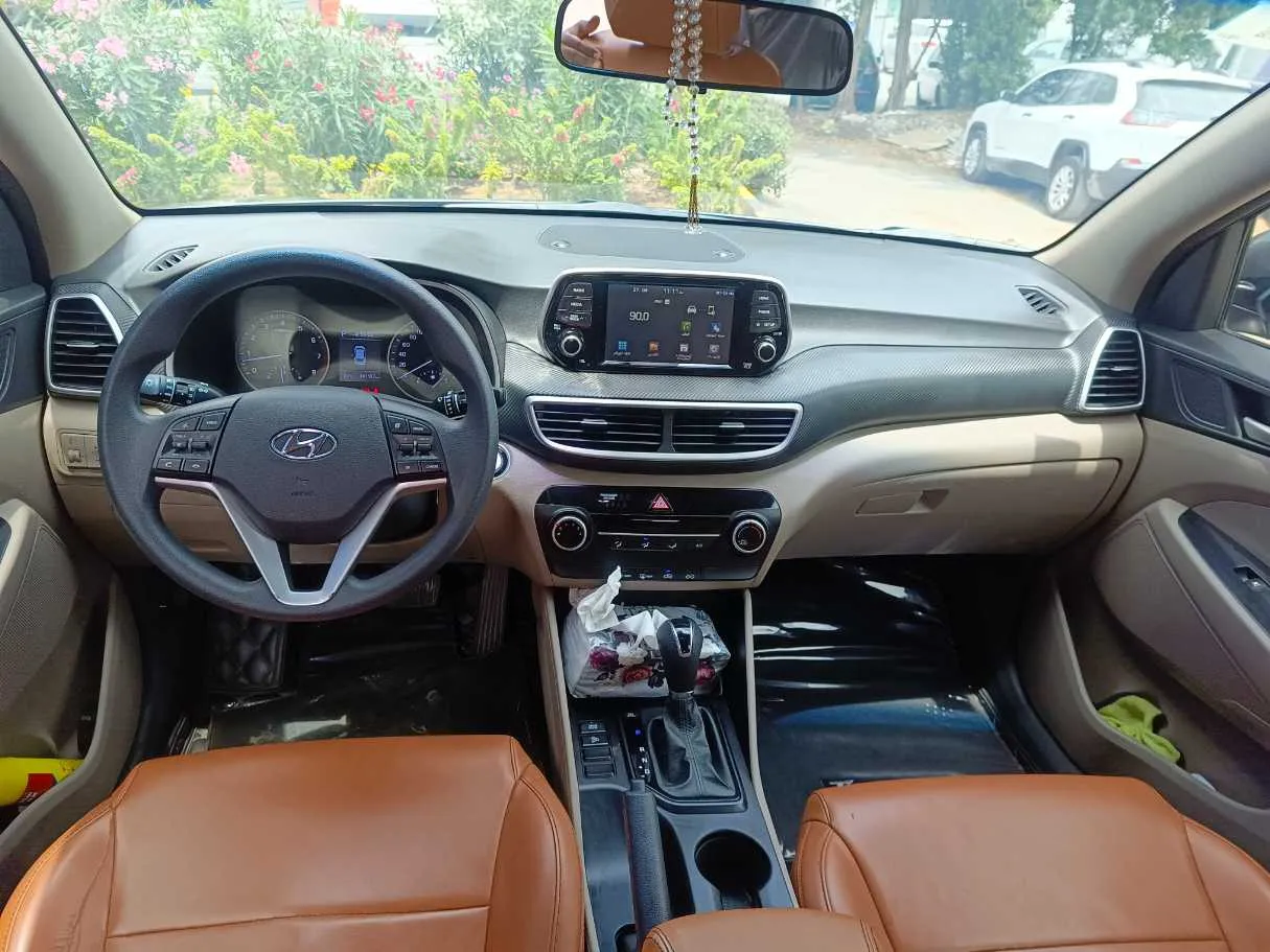 Car image 22
