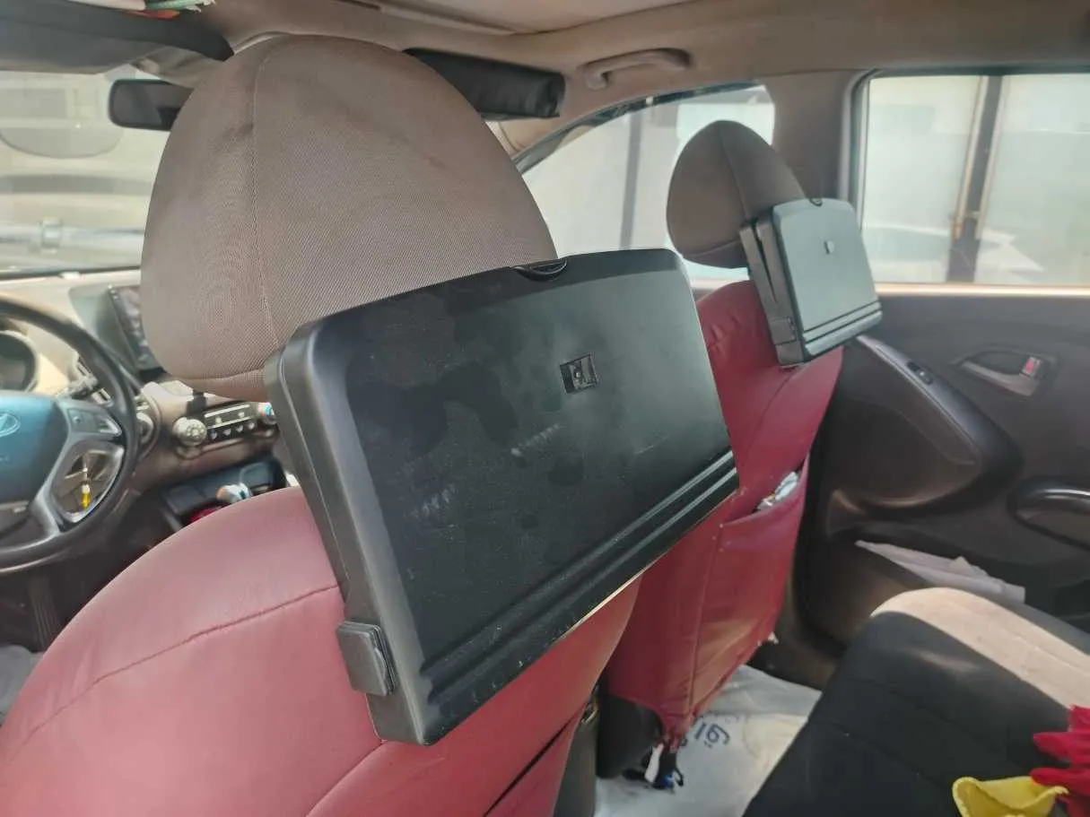 Car image 25