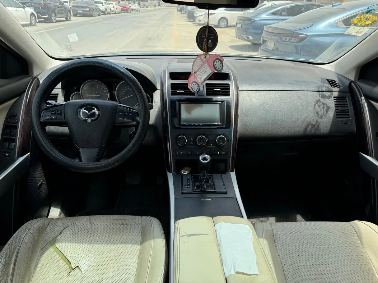 Car image 17