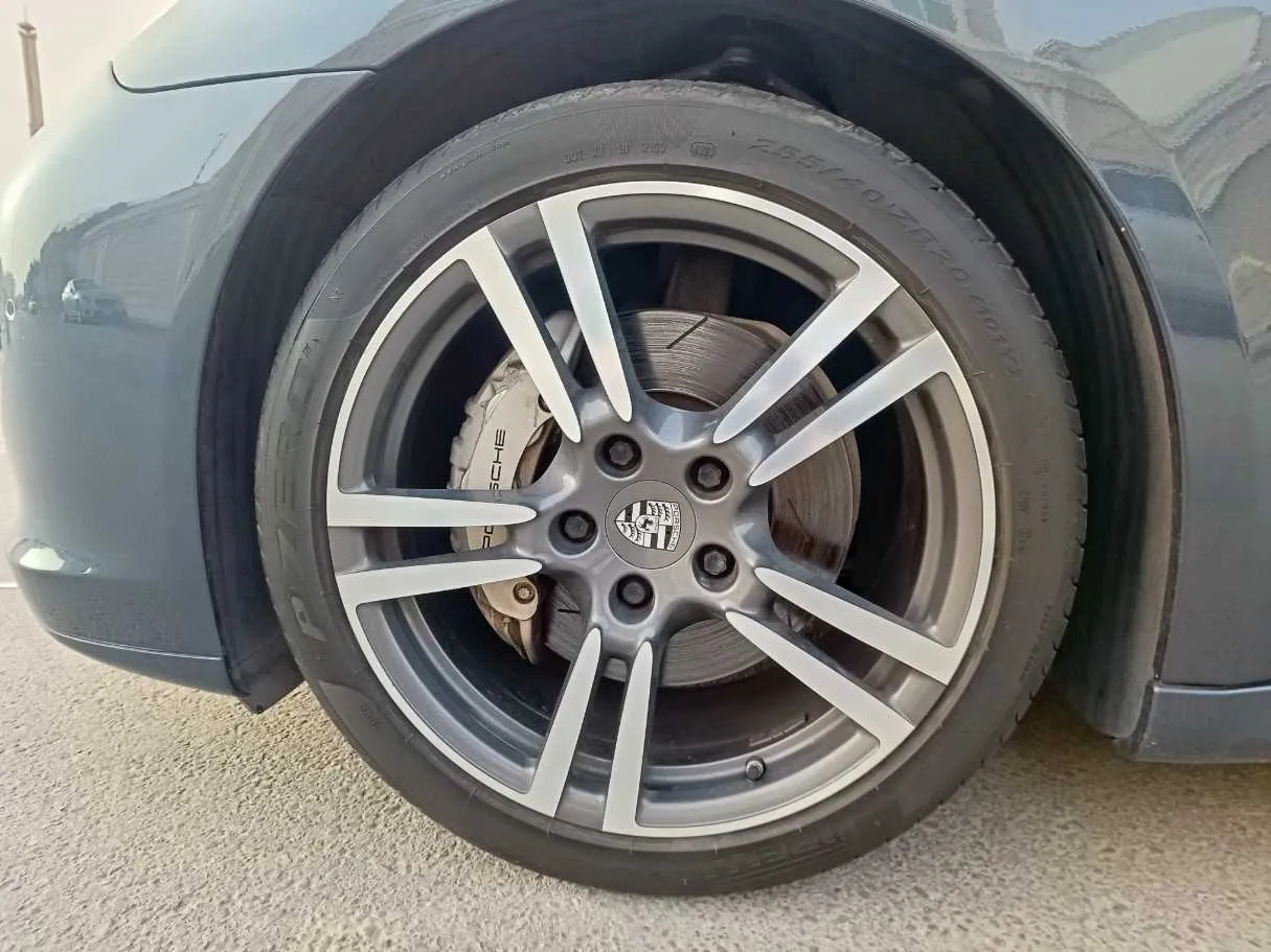 Car image 9