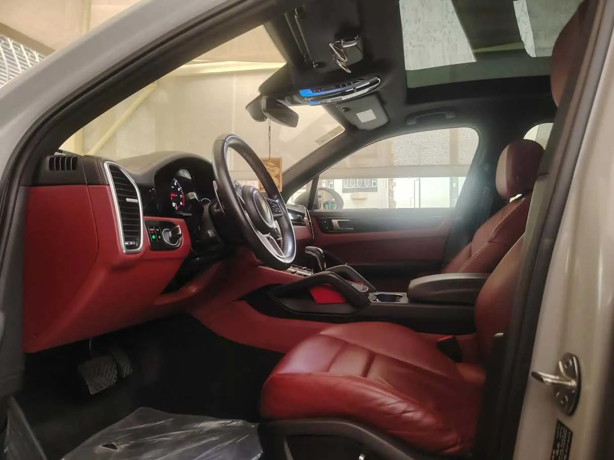 Car image 14