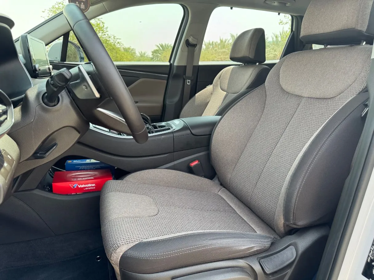 Car image 12