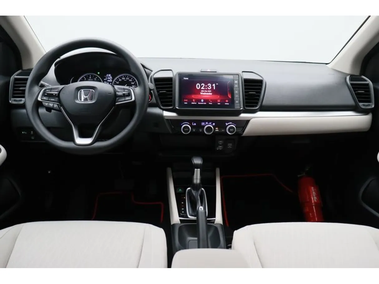 Car image 13