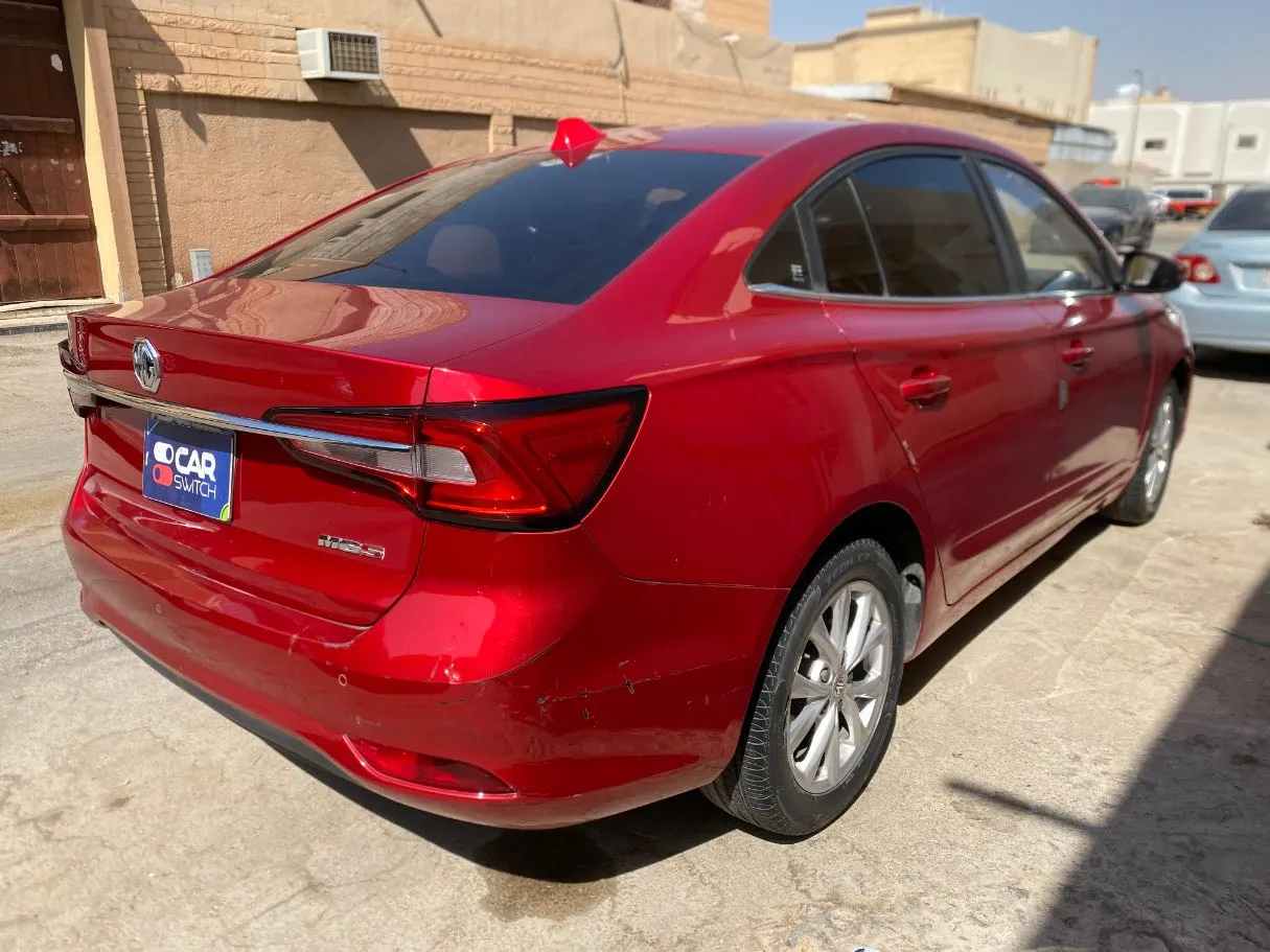 Car image 4