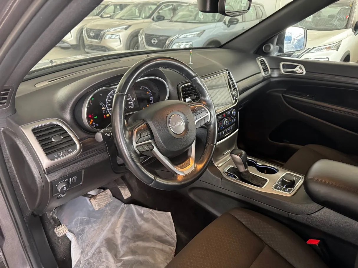 Car image 9