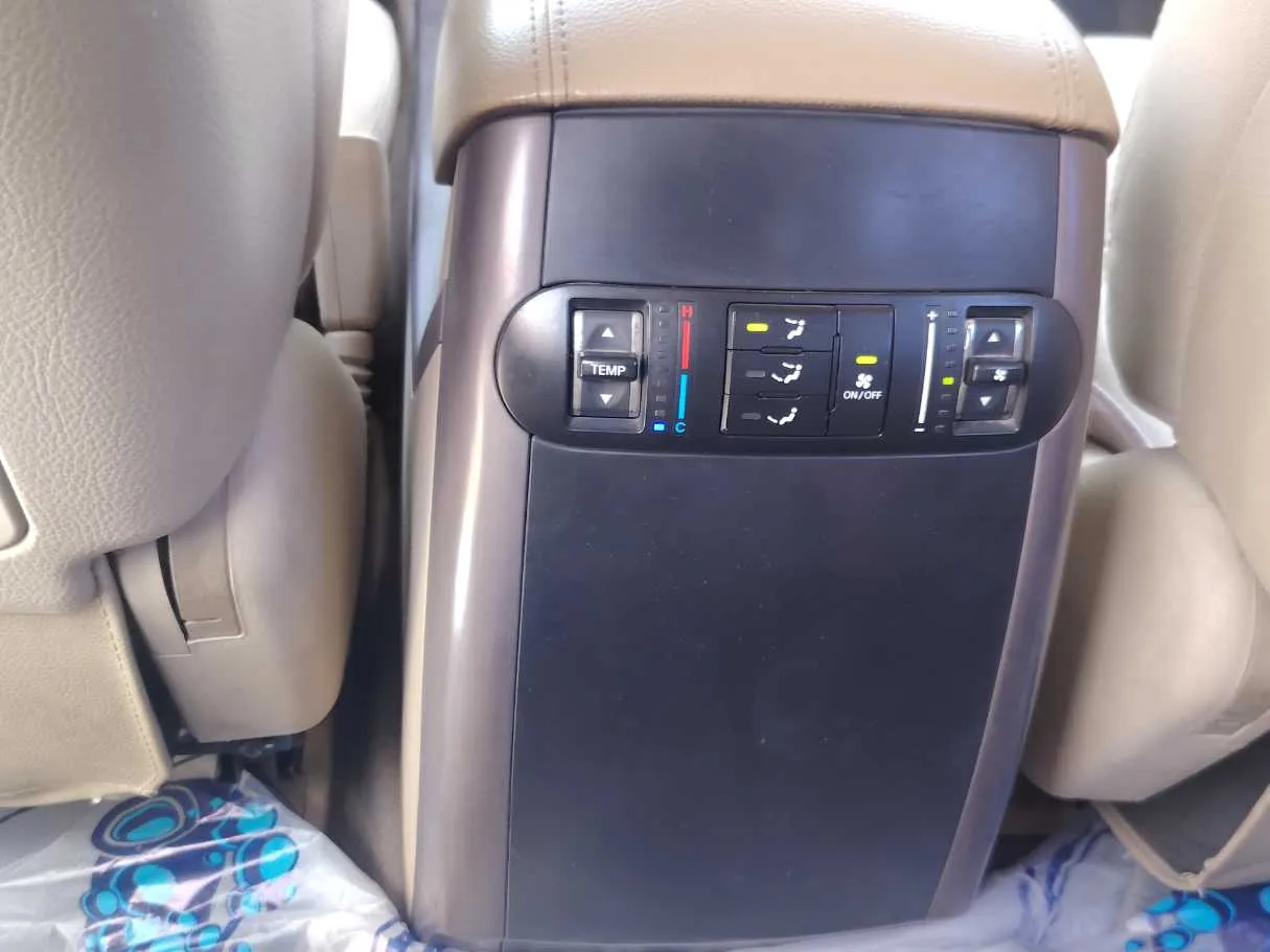 Car image 27