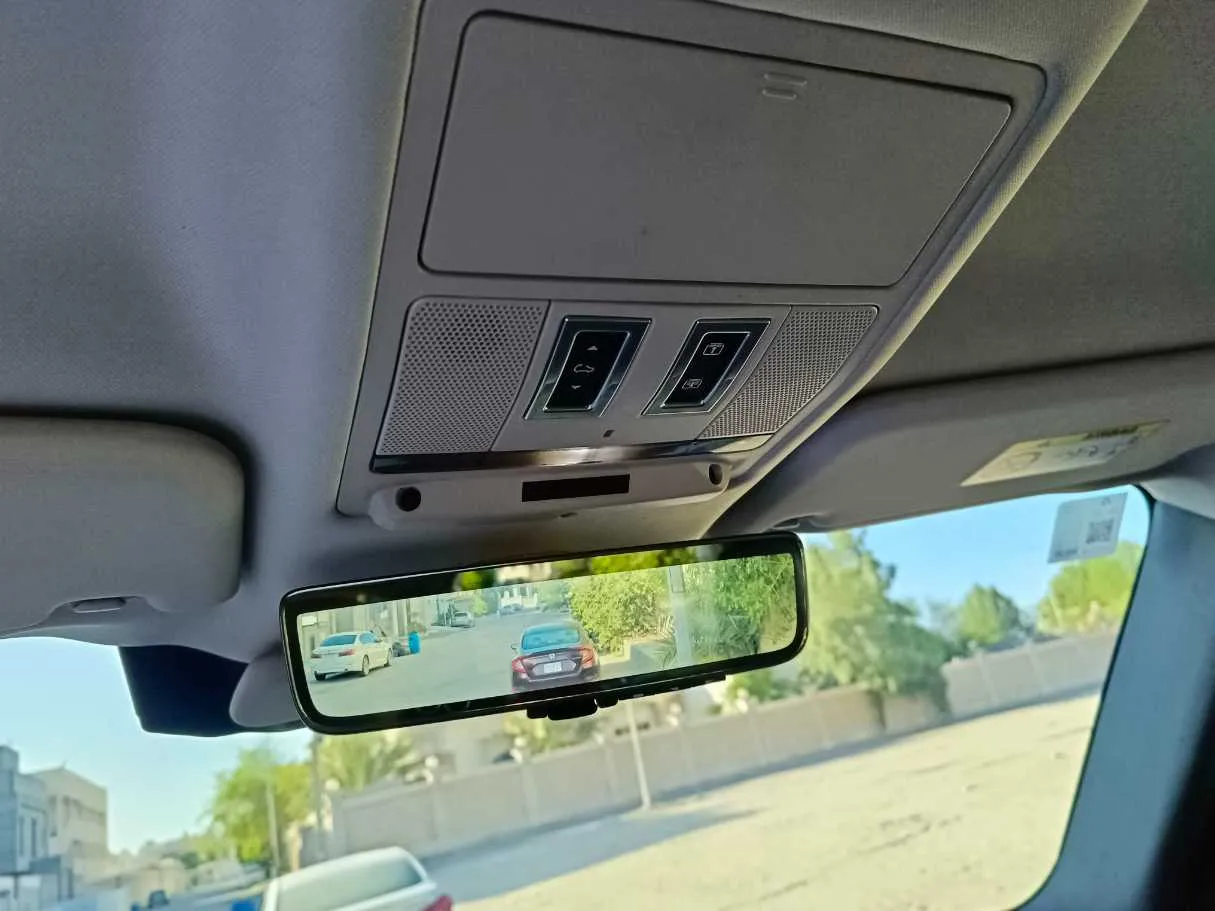 Car image 30