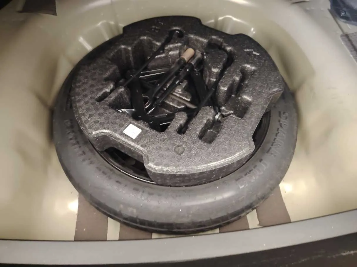 Car image 35
