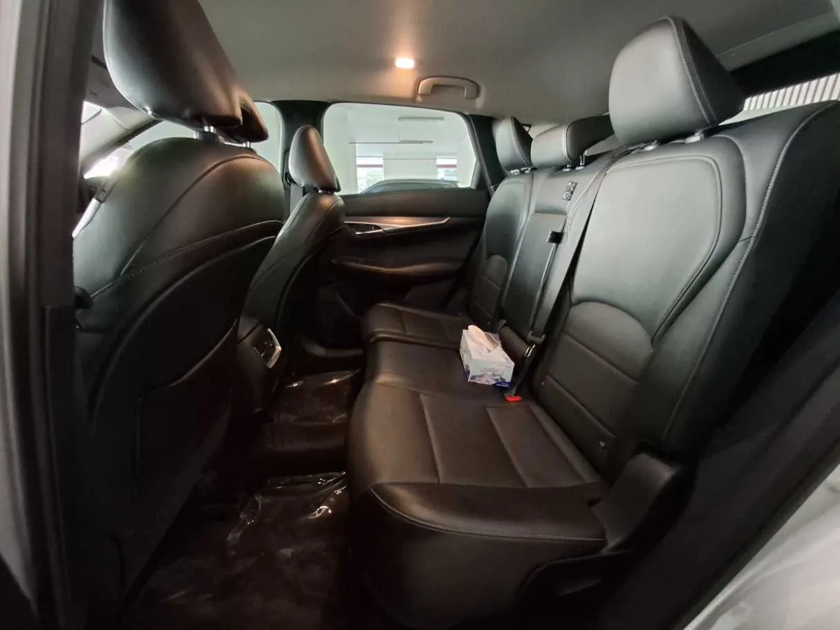 Car image 13