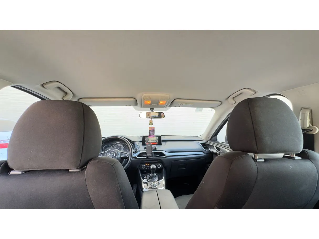 Car image 11