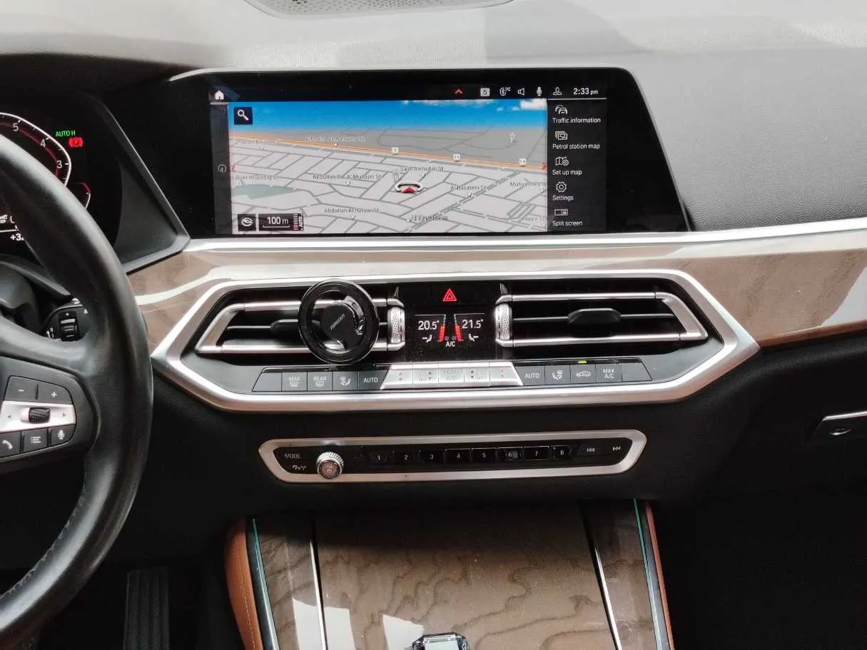 Car image 22