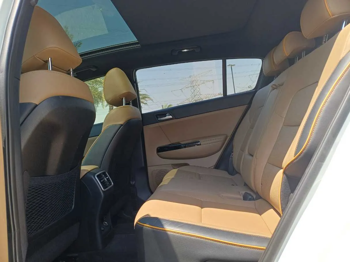 Car image 17