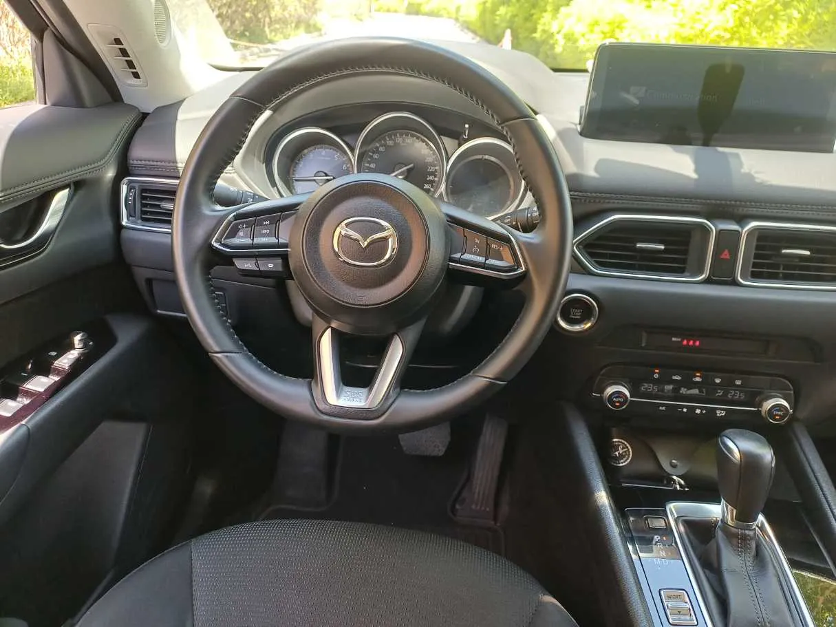 Car image 17