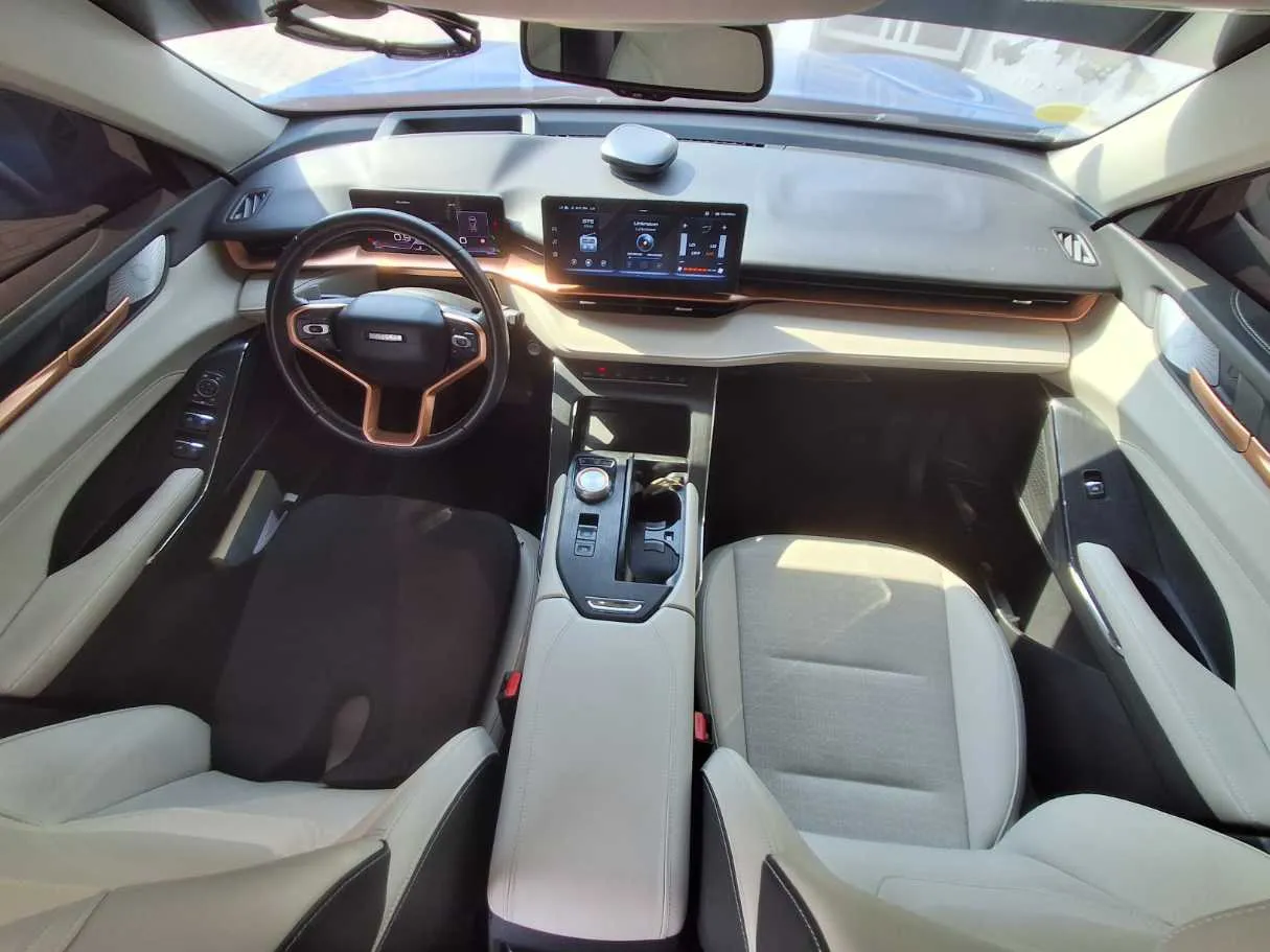 Car image 16