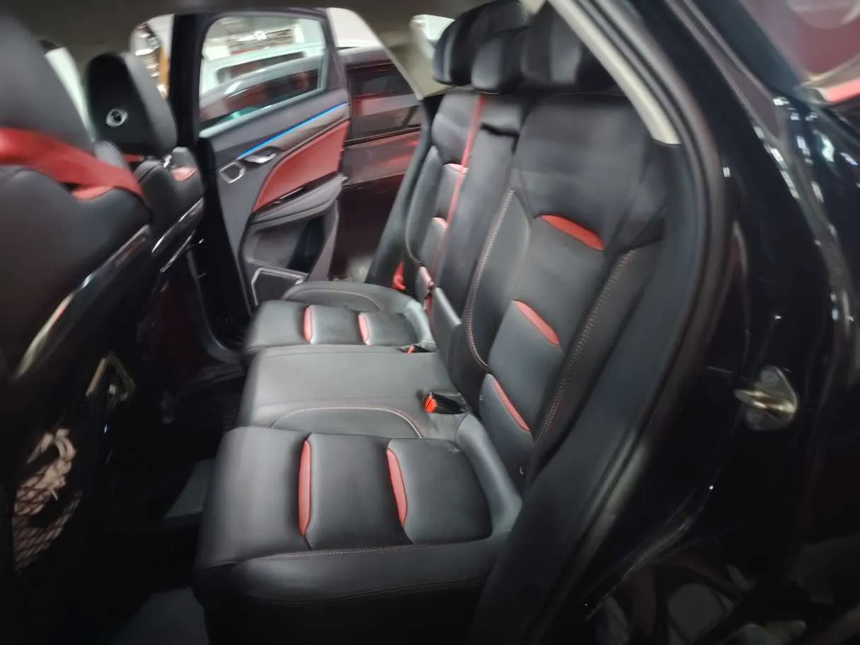 Car image 16
