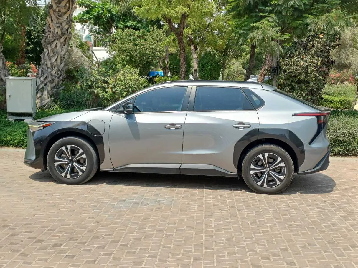 Car image 8