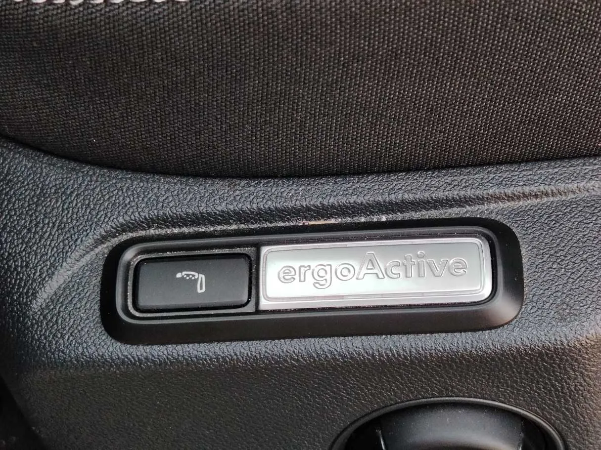 Car image 34