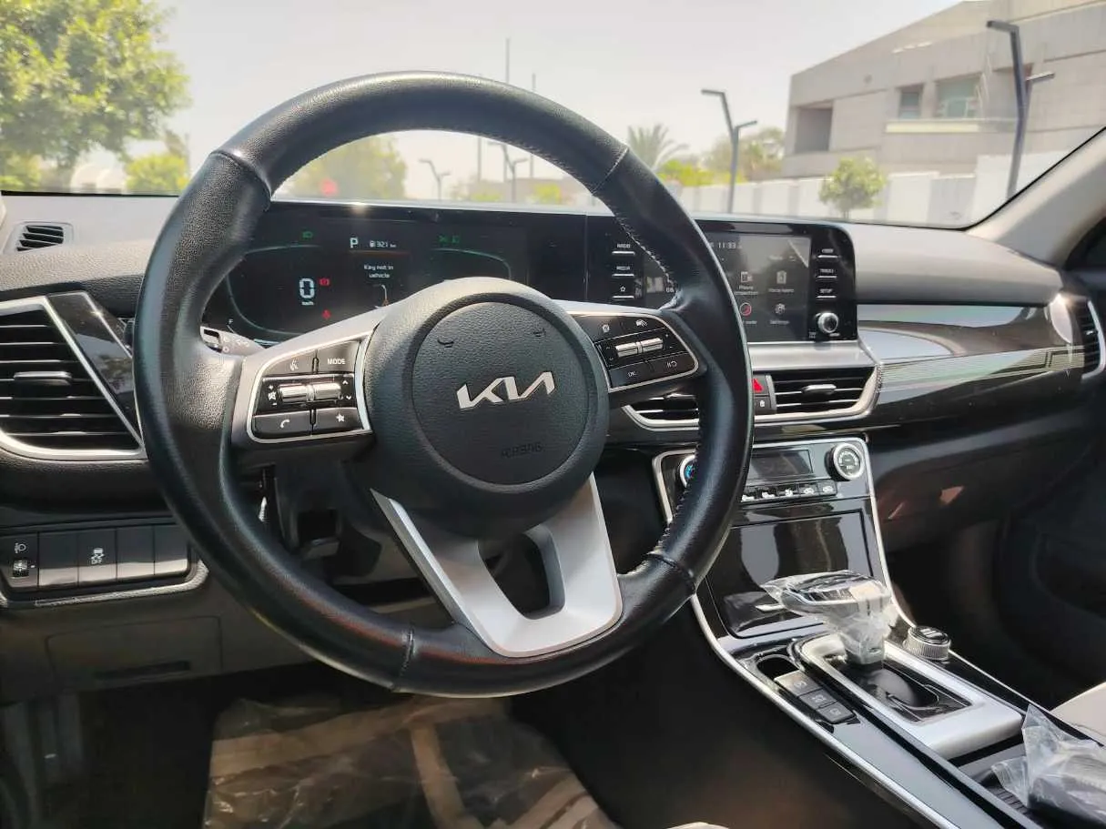 Car image 24