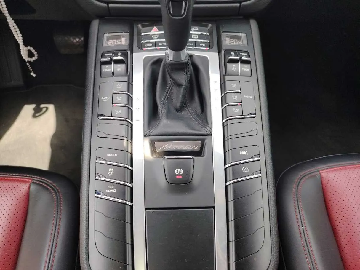 Car image 20