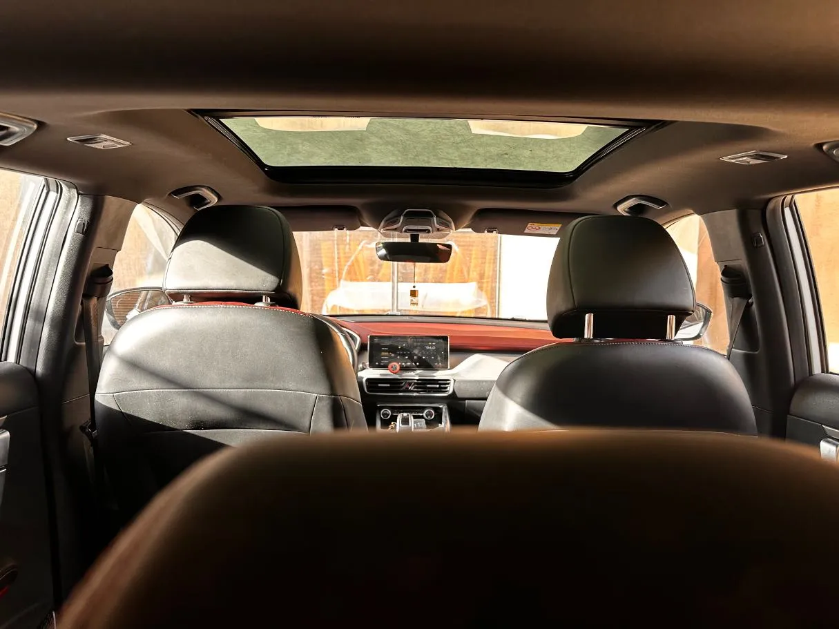 Car image 15