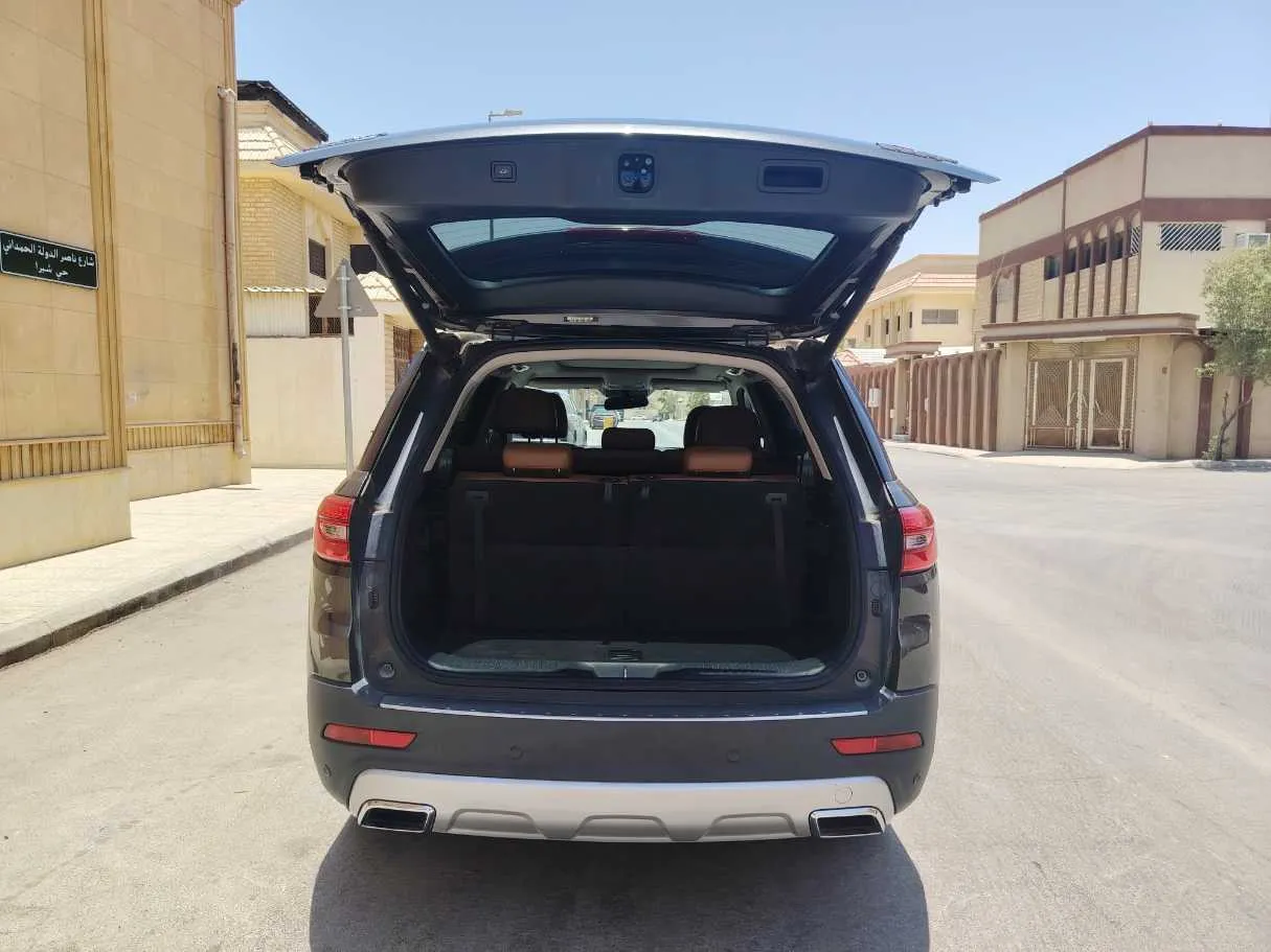 Car image 26