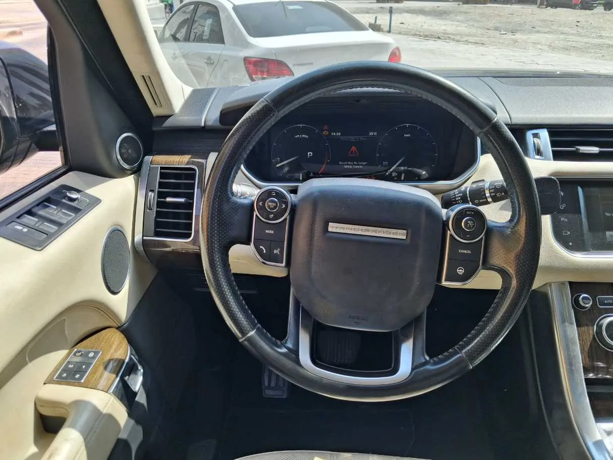 Car image 19