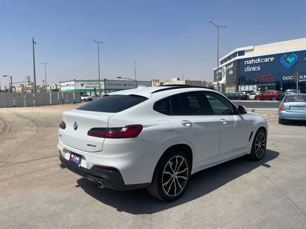 Car image 5