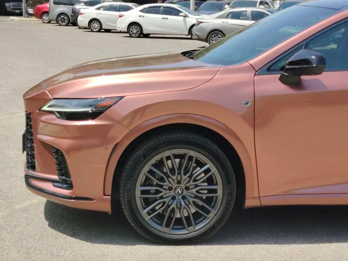Car image 9