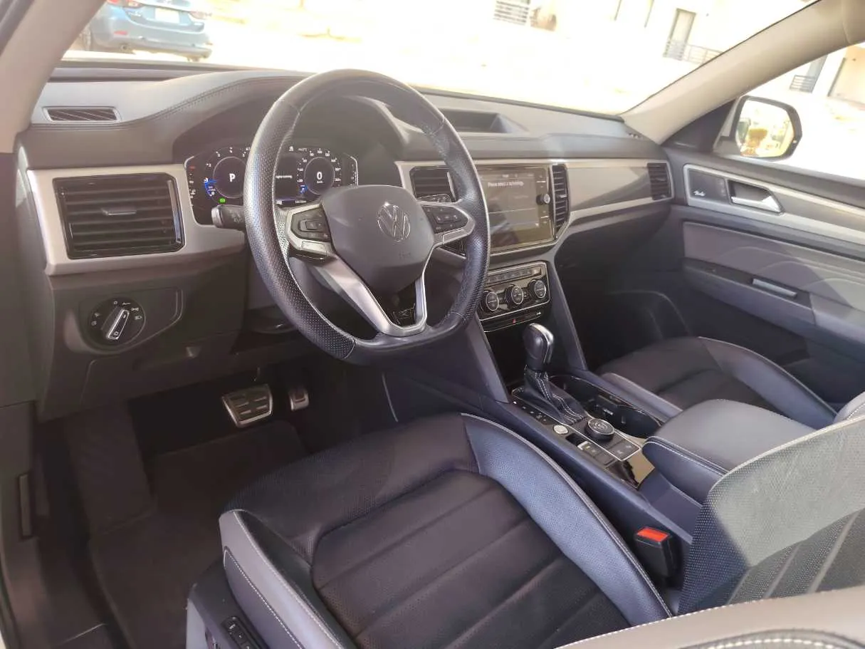 Car image 15