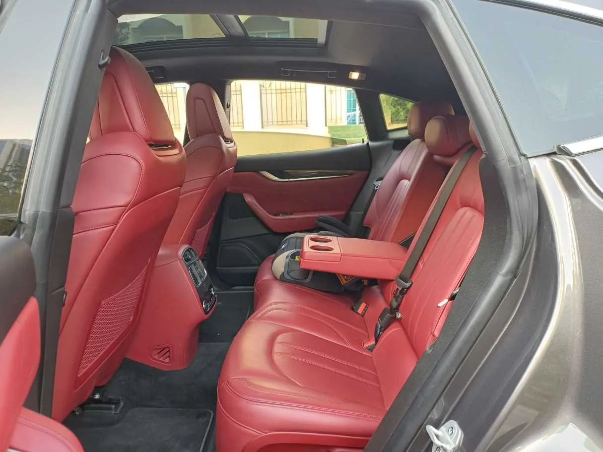 Car image 13
