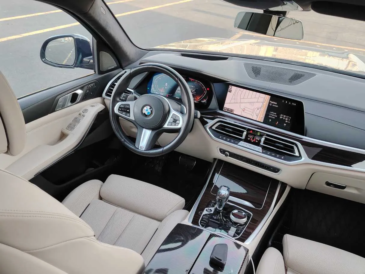 Car image 26