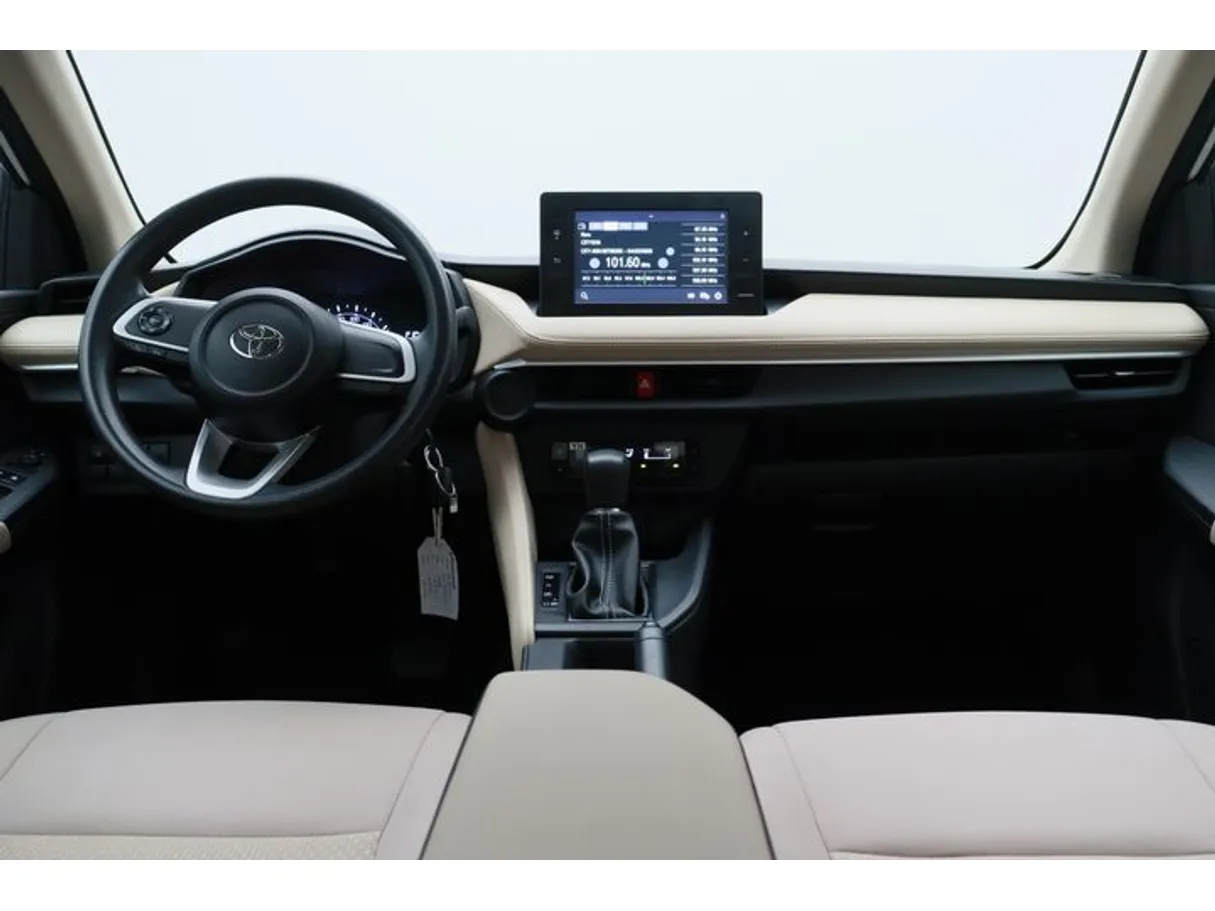 Car image 10